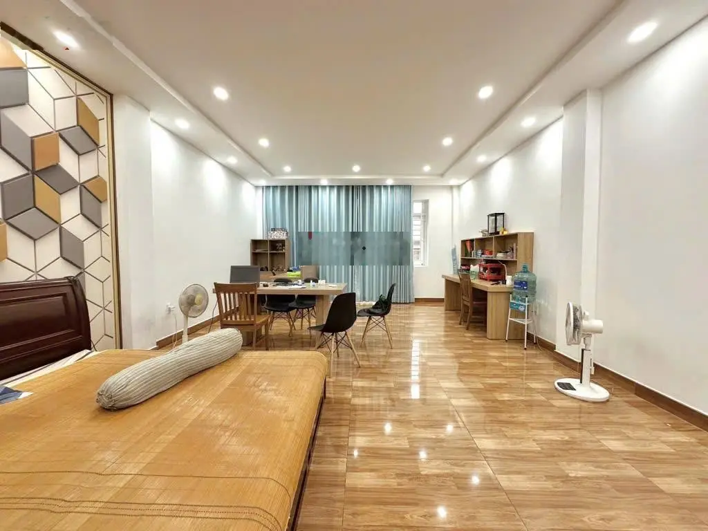 1 căn nhà với diện tích siêu rộng, vị trí trung tâm, cao tầng, thông số vàng mà giá chỉ 55 triệu/m2