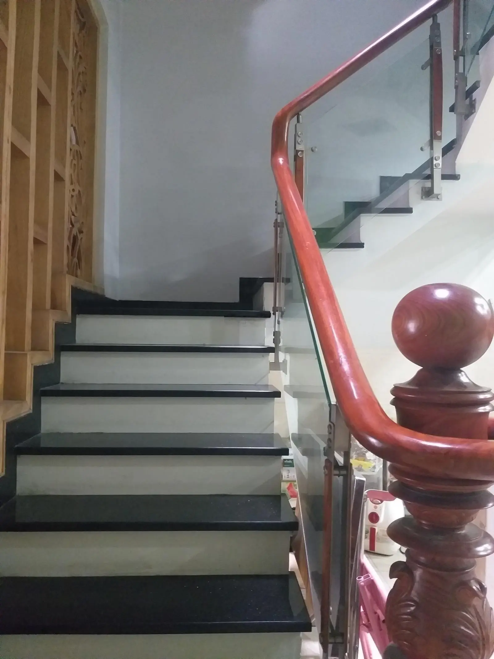 MT kinh doanh nhà mới Hai Bà Trưng Dĩ An DT 121m2 4 tầng 5PN giá 11.2 tỷ (TL), alo Tiền 0908 993 ***