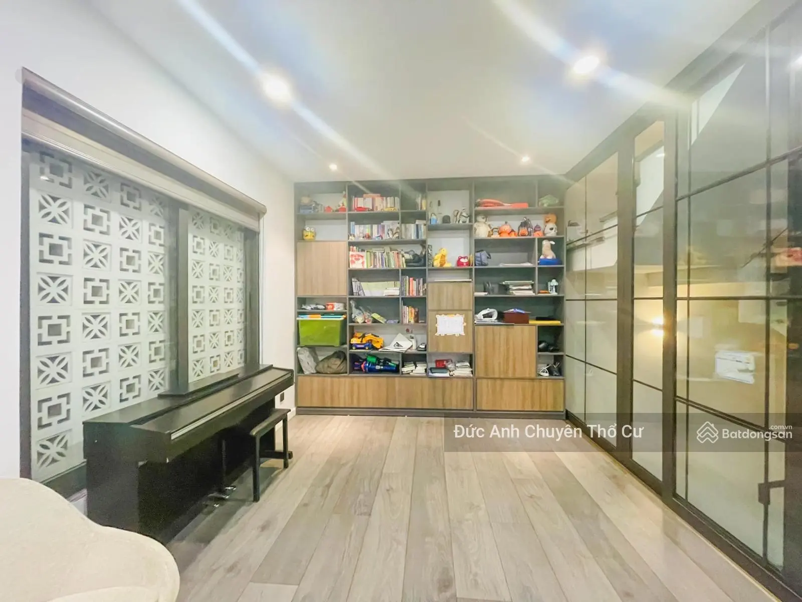 Bán nhà ngọc khánh diện tích 51m, nhà đẹp 2 thoáng, gần oto trung tâm thành phố thuận tiện đi lại