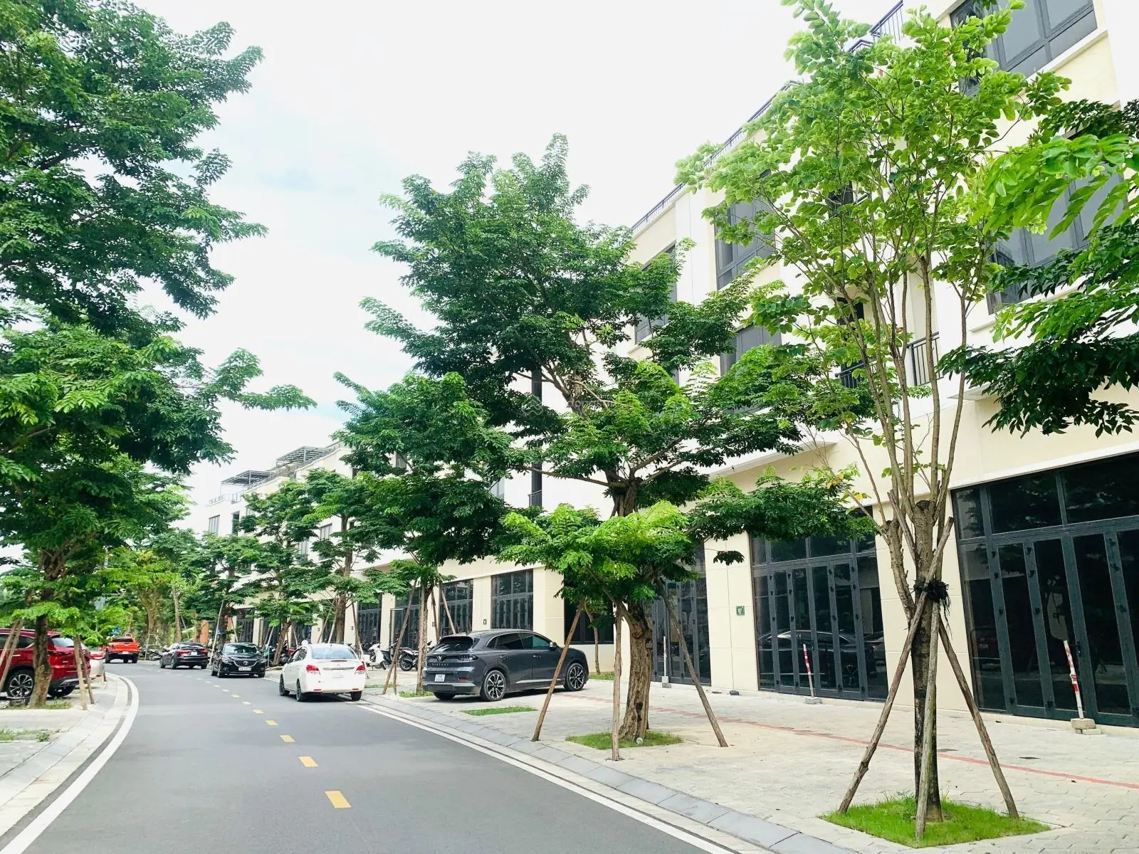 Bán căn liền kề phố Bùi Viện, Ecopark Hải Dương 126m2 rộng 6m giá cực tốt 9,xtỷ. em Nga 0912 026 ***