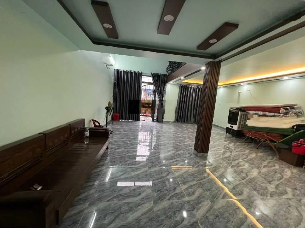 Chào bán gấp căn nhà 2 tầng đẹp giá rẽ, hém 5.5m ra Hà Huy Tập 100m.
