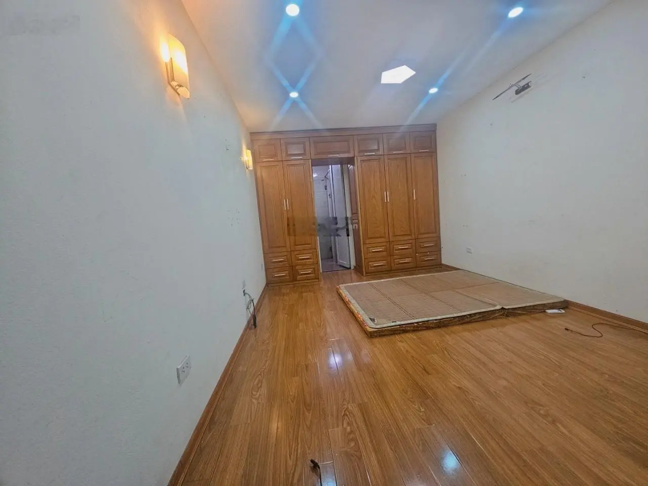 Chính chủ: Bán căn hộ Sapphire Palace 3PN 99m2 có suất để ô tô giá 5.5 tỷ 0846 293 ***