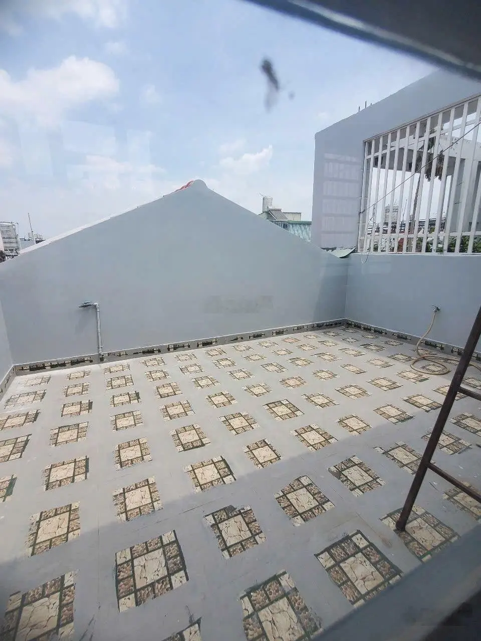 Bán nhà 4 tầng mặt tiền hẻm 67 Đào Tông Nguyên. Hẻm xe hơi 6 m thông tứ phía. Giá 5.3 tỷ tl