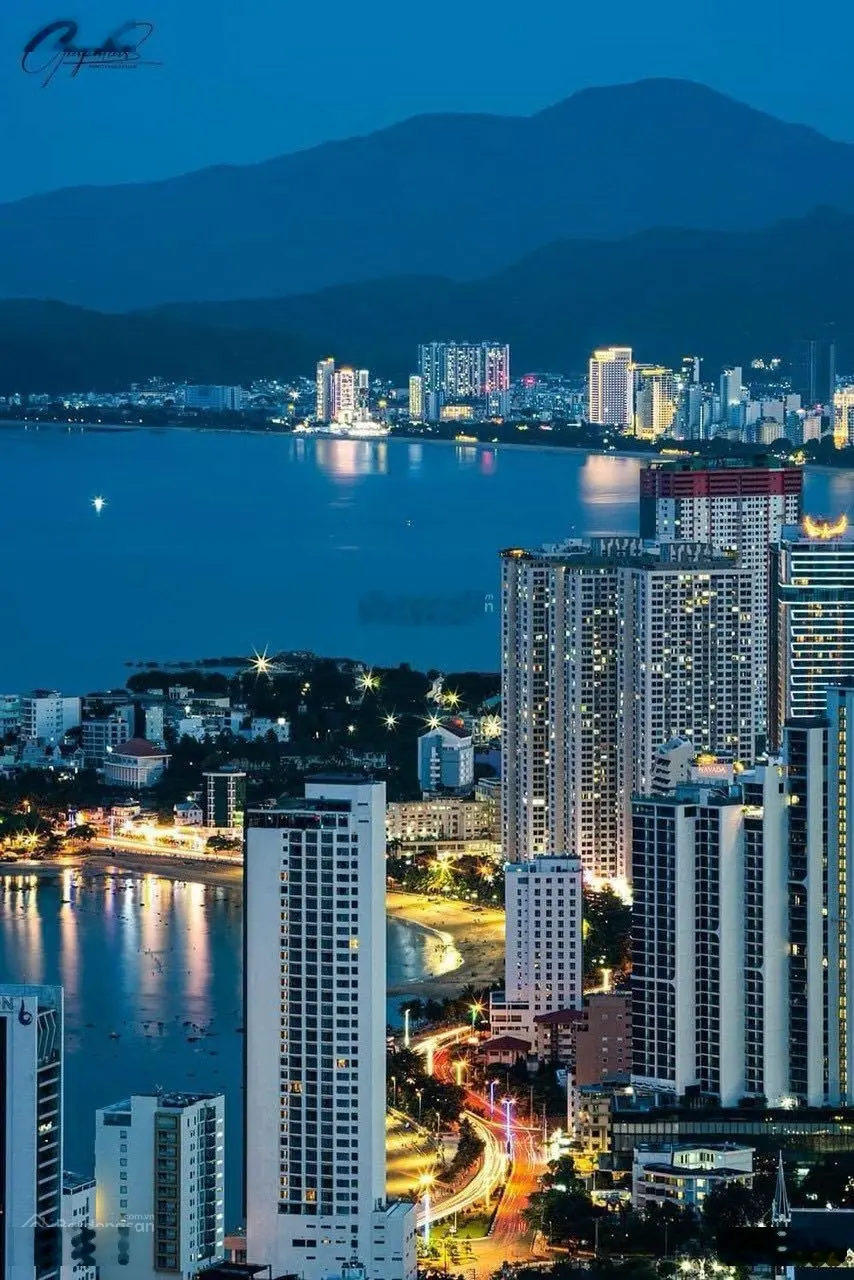 Bán khách sạn 4* Khu Phố Tây, Nha Trang. Ks cao 20 tầng, 80 P KD - Giá bán: 125 tỷ