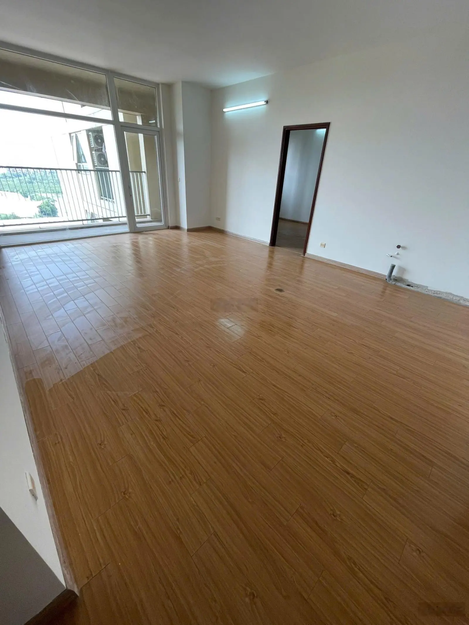 Giá tốt nhất thị trường, căn hoa hậu diện tích 124m2, 3 ngủ rộng, nhà nhiều cửa sổ thoáng, sổ đỏ