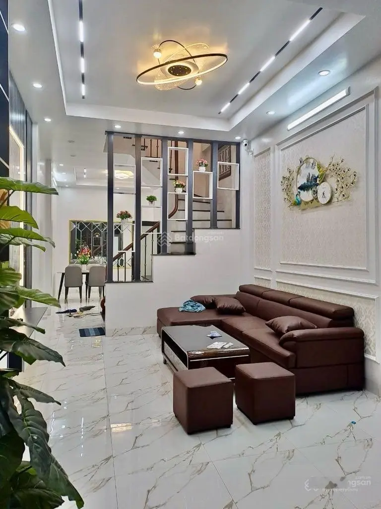 TRUNG TÂM CẦU GIẤY - NHÀ ĐẸP Ở NGAY 45M2 - TẶNG NỘI THẤT - NGÕ BA GÁC THÔNG CÁC NGẢ - CHỈ HƠN 8 TỶ.