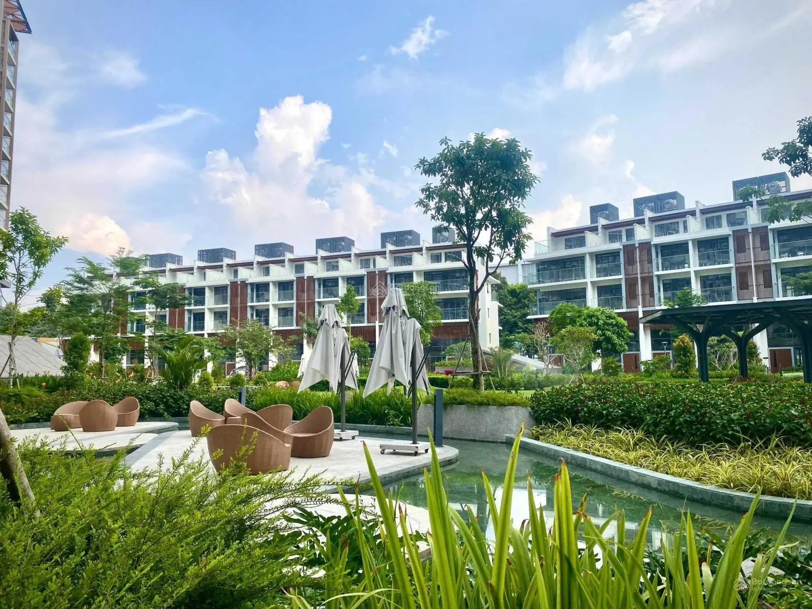 Bán căn hộ Diamond Brilliant 96m2 - View công viên - Giá full 5.350 tỷ (102%)