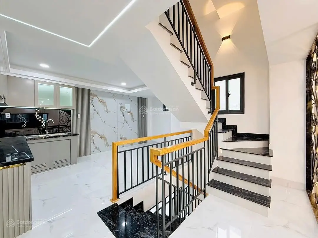 Cần bán gấp nhà đường 3/2, P10, Q10, cách bệnh viện Nhân Dân 300m, giá 3,94tỷ, DT 82m2, còn HĐ thuê
