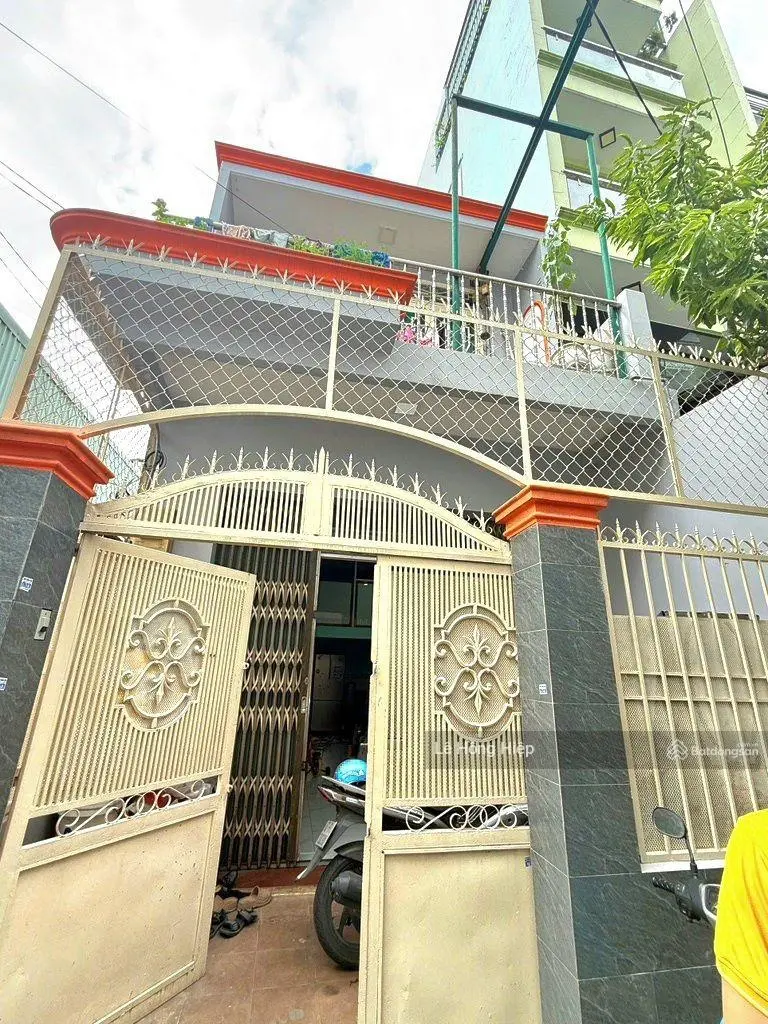 Lạc long quân, xe hơi tới cửa, tân bình. 4,2*13m, 3tầng, chỉ 6,5 tỷ.