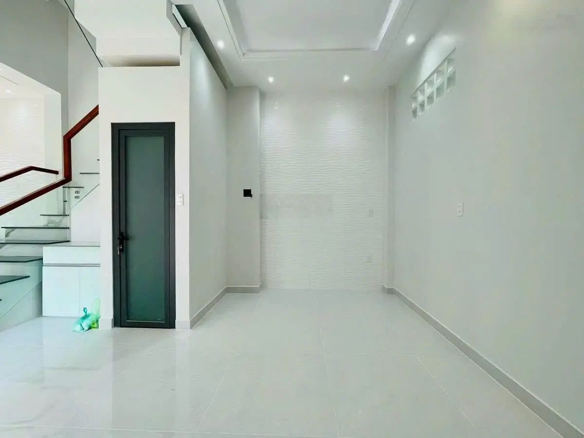 Bán lỗ căn nhà Cao Thắng, Q3 50m2 1 trệt 3 lầu 4PN, 4WC. Đang cho thuê 20 tr/tháng. Sổ công chứng