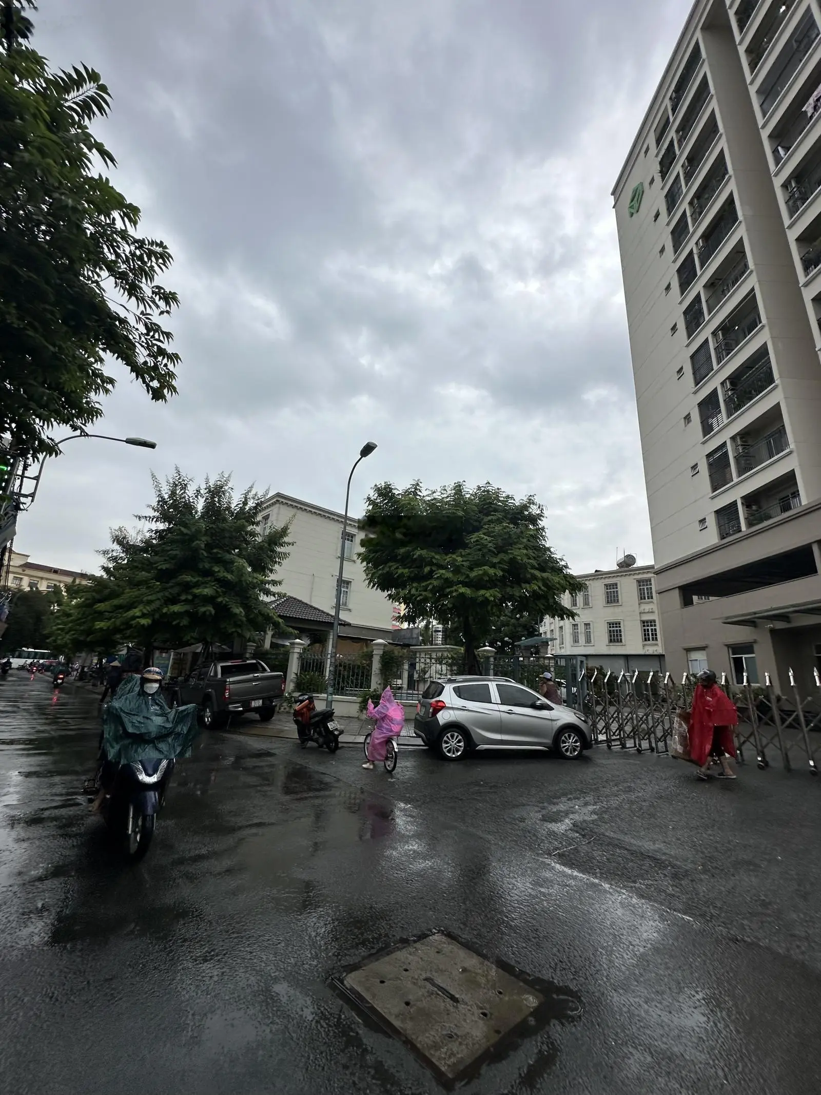 Bán rẻ nhà 2T vị trí Vàng. Dt: 5x26 vuông vức.SHR.giá chỉ: 7.98tỷ.ngay ĐHVH, Global City Q2.Đ.8M