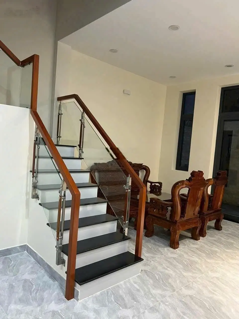 Bán gấp nhà ngay chợ Bình Chánh, Đường Hoàng Phan Thái 5x23,58m. Đang cho thuê 12tr/1th (SHR)