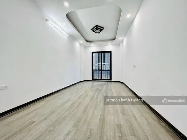 Ngà mới 5 tầng ngay ngã tư Thạch Bàn - Cổ Linh - Aeon, giá chỉ hơn 5 tỷ