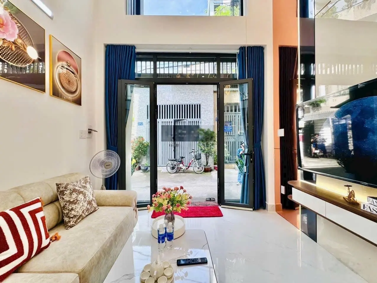 NHÀ NGỘPPP NGAY MẶT TIỀN Đ.BÙI VĂN THÊM P9 Phú Nhuận DT: 60m2 Giá 2ty3 .Có HĐ cho thuê 14tr/1th