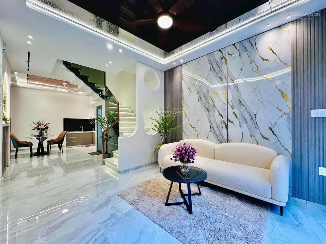 Nhà Lạc Long Quân , p5, quận 11. Giá 2,32 tỷ. SHR, pháp lí chuẩn.