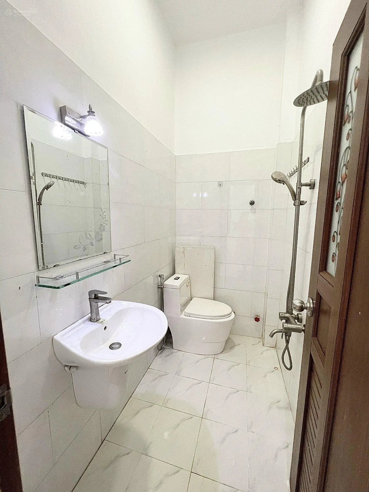 Nhà 2 mặt tiền cạnh Lã Xuân Oai | 4.8 tỷ | 56m2, ngang 5m, 1 trệt 1 lầu - 2pn, 2wc | SHR Hoàn công