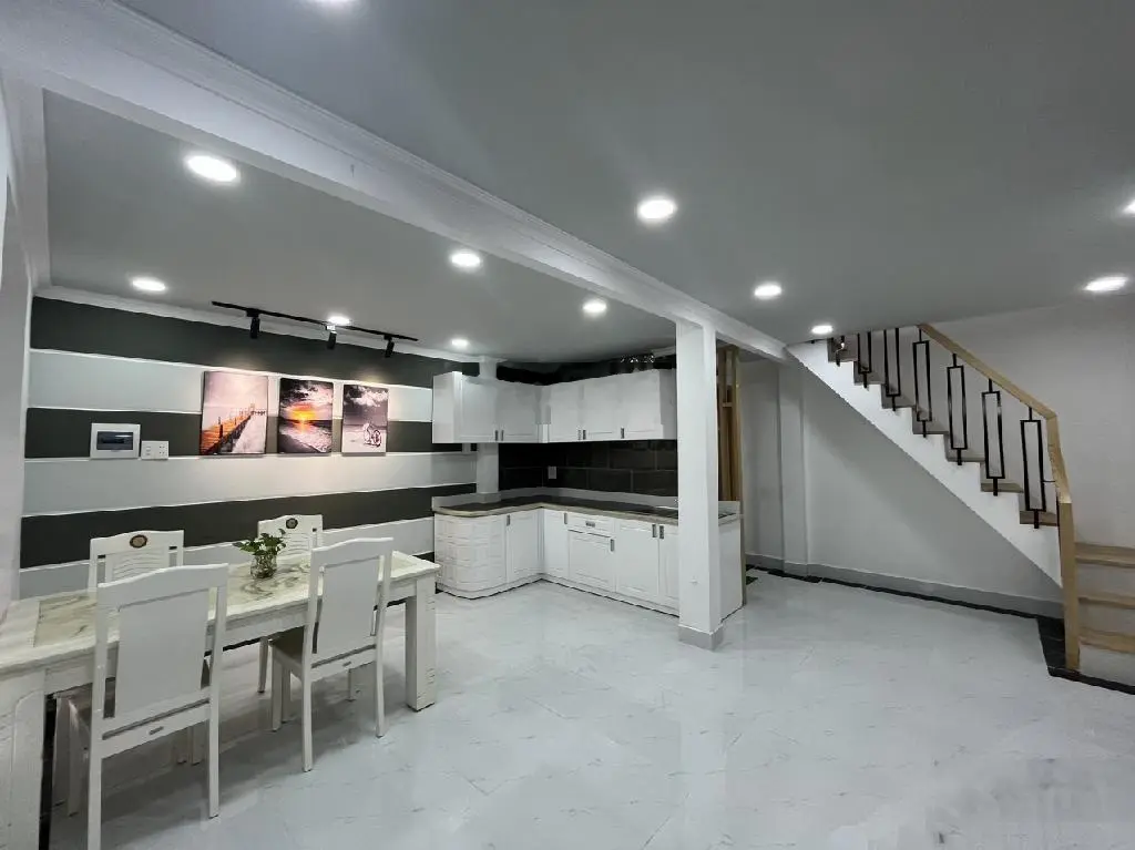 Bán gấp nhà gần Quận 8, Bình Hưng, hẻm xe tải, xe hơi đậu cửa, 3 tầng đúc, nhỉnh 4 tỷ