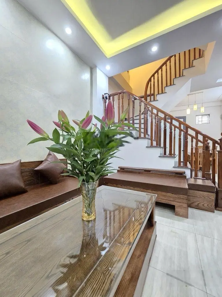 Bán nhà 6 tầng . dt 48m mt 6m giá chào 6 tỷ 380tr . phố sài đồng vũ xuân thiều long biên chủ xây