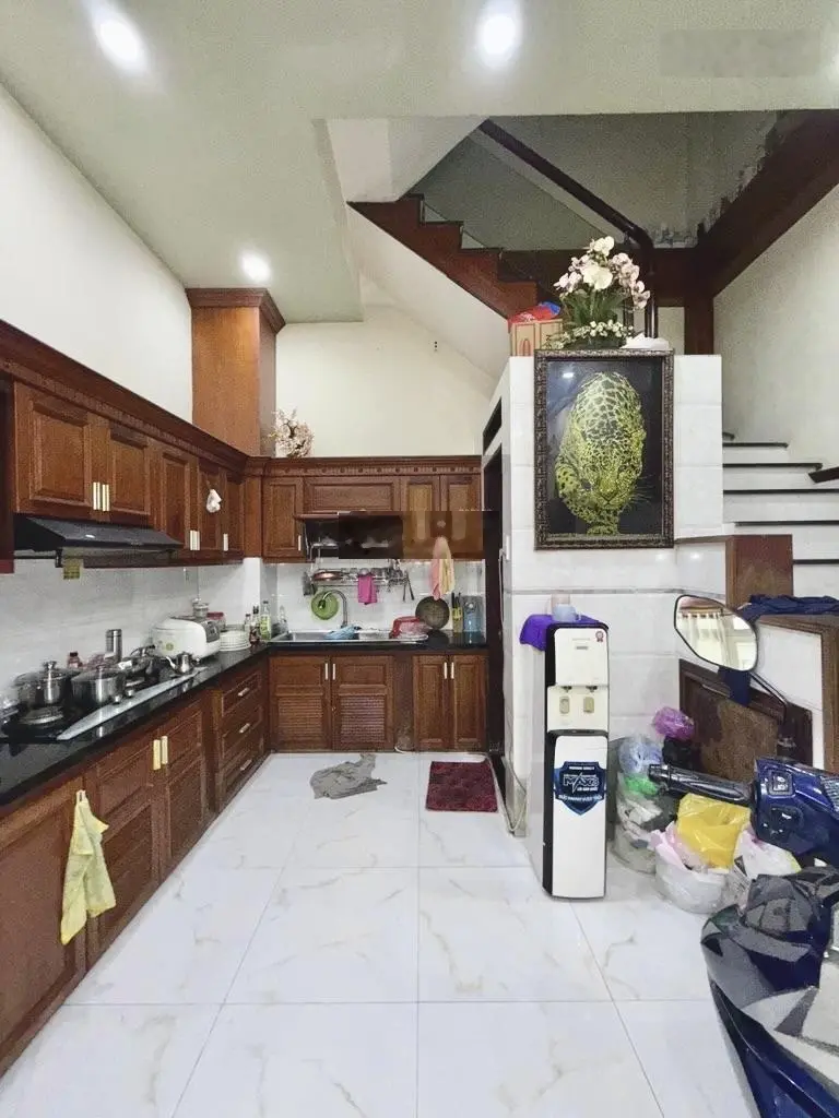 Bán nhà Hồng Lạc, Tân Bình 3 tầng đẹp, nội thất gỗ, giá tốt chỉ 6.5 tỷ