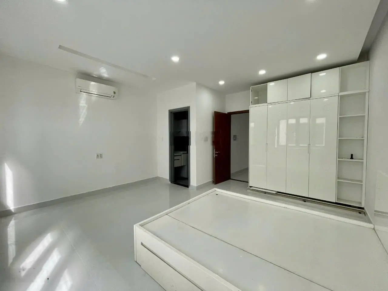 Bán nhà phố 4 tầng mới và đẹp Jamona City Đào Trí, 5x18, kề sông SG, đường 20m, 16.5 tỷ. 0903053669