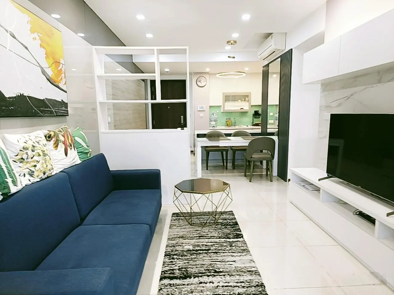 Cần bán căn hộ One 2 phòng ngủ, diện tích 81.32m2, full nội thất, view sông, giá 7,5 tỷ