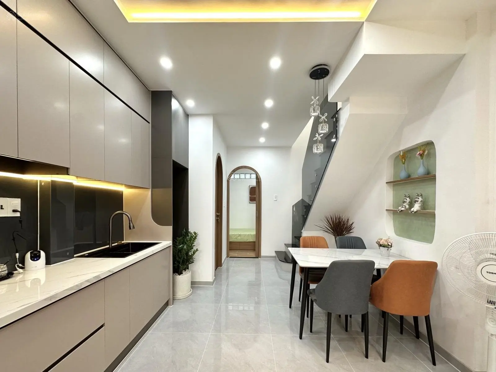 Bán nhà tặng full nội thất trên đường Nguyễn Văn Đậu, phường 11, Bình Thạnh.