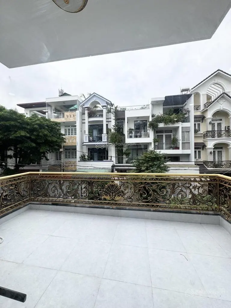 Mặt tiền kinh doanh có vỉa hè 10 mét