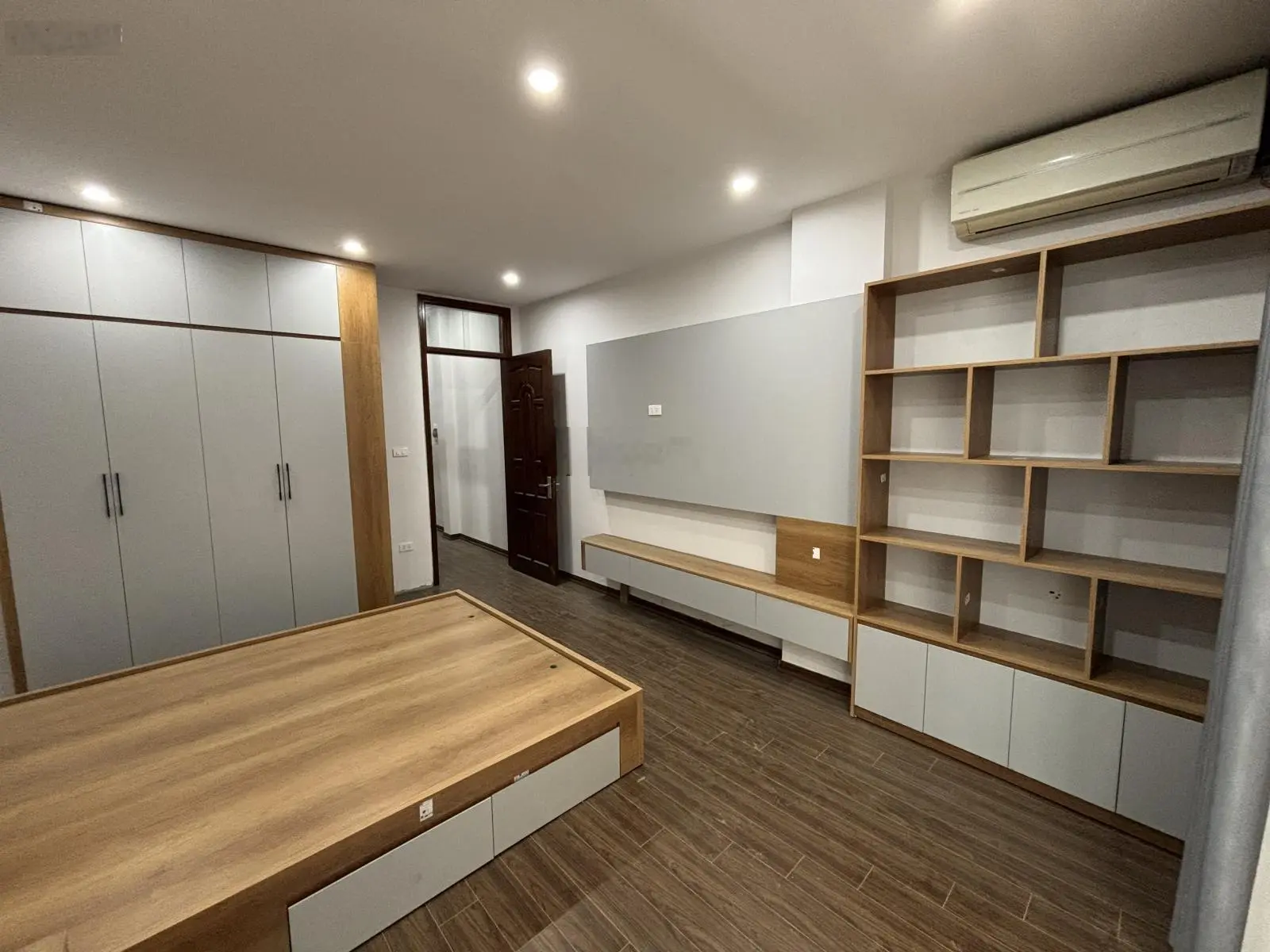 Nhà vũ tông phan ô tô đỗ cửa - lô góc chói sáng 52m2 x 5 tầng x 8.85 tỷ