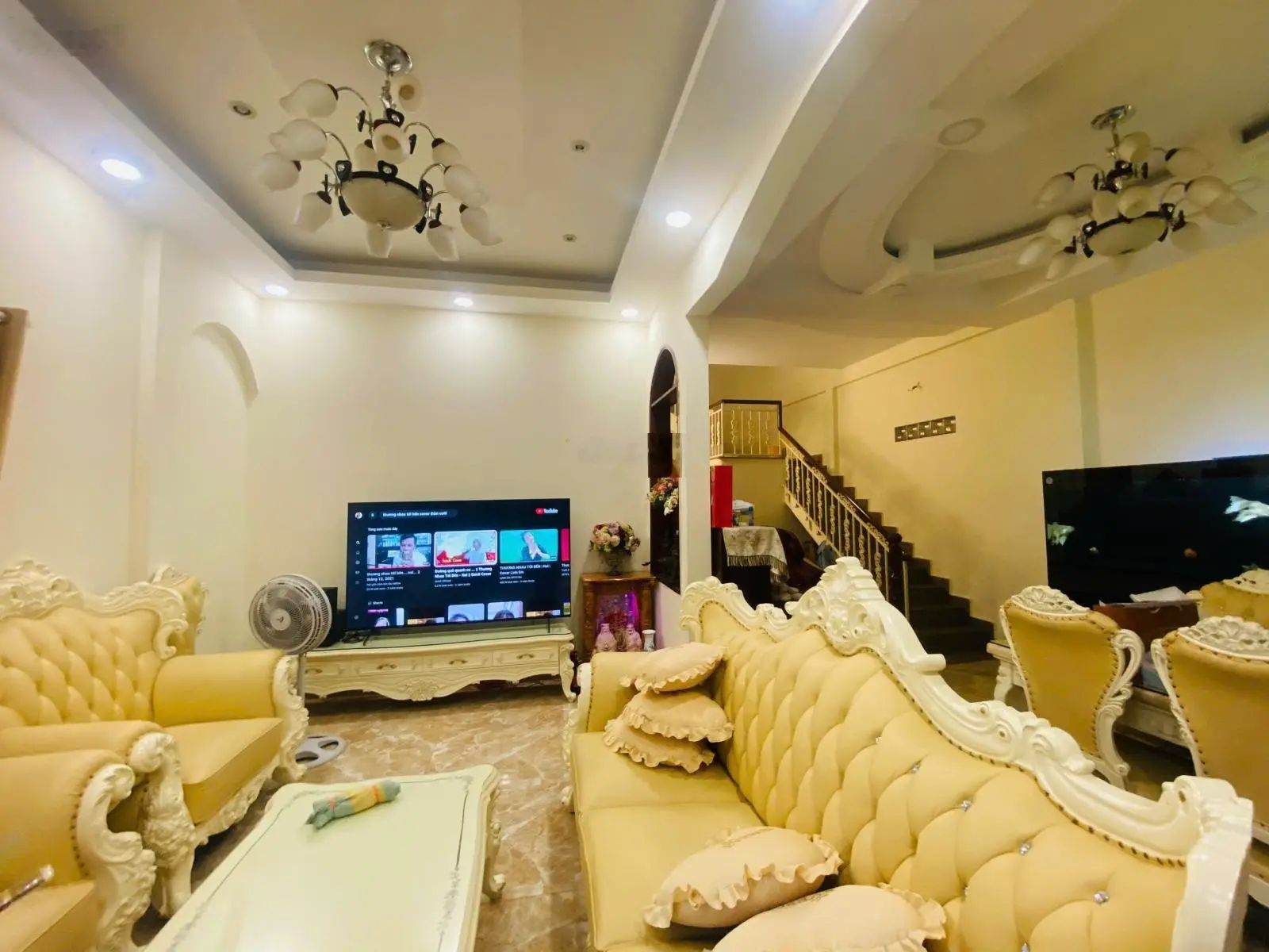 Căn biệt thự sân vườn (216m2) mặt tiền kinh doanh ngay ngã tư ga. quận 12