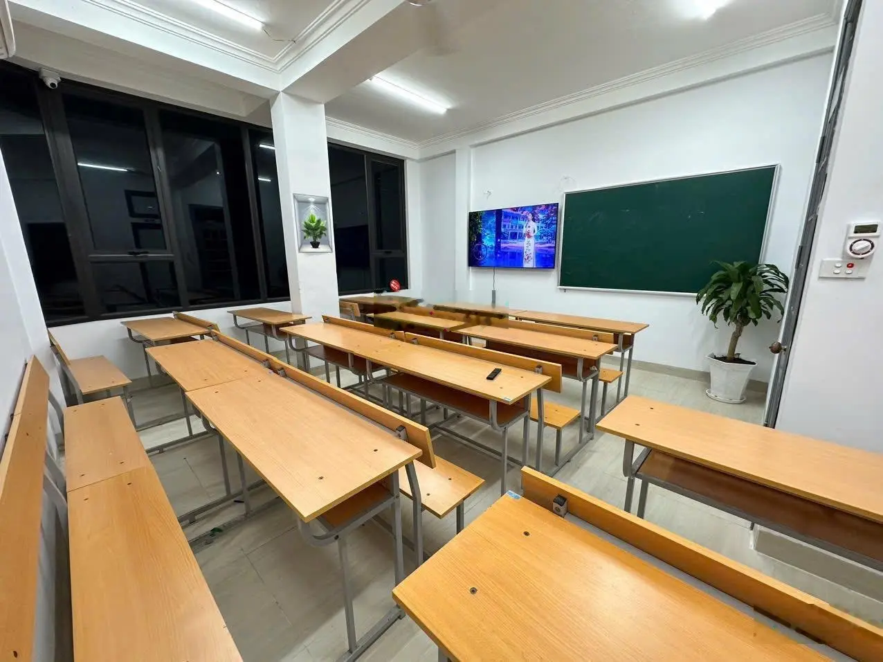 Nhà riêng 40m2, x5T 10,8 tỷ tại Nguyễn Thị Định, Trung Hòa, Cầu Giấy, Hà Nội, Ô TÔ
