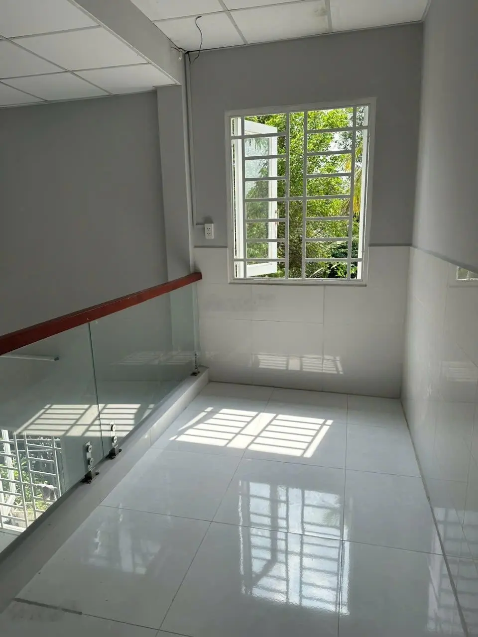 Bán nhà mới toanh, dt 53m, sàn 79m phường Long Thạnh Mỹ