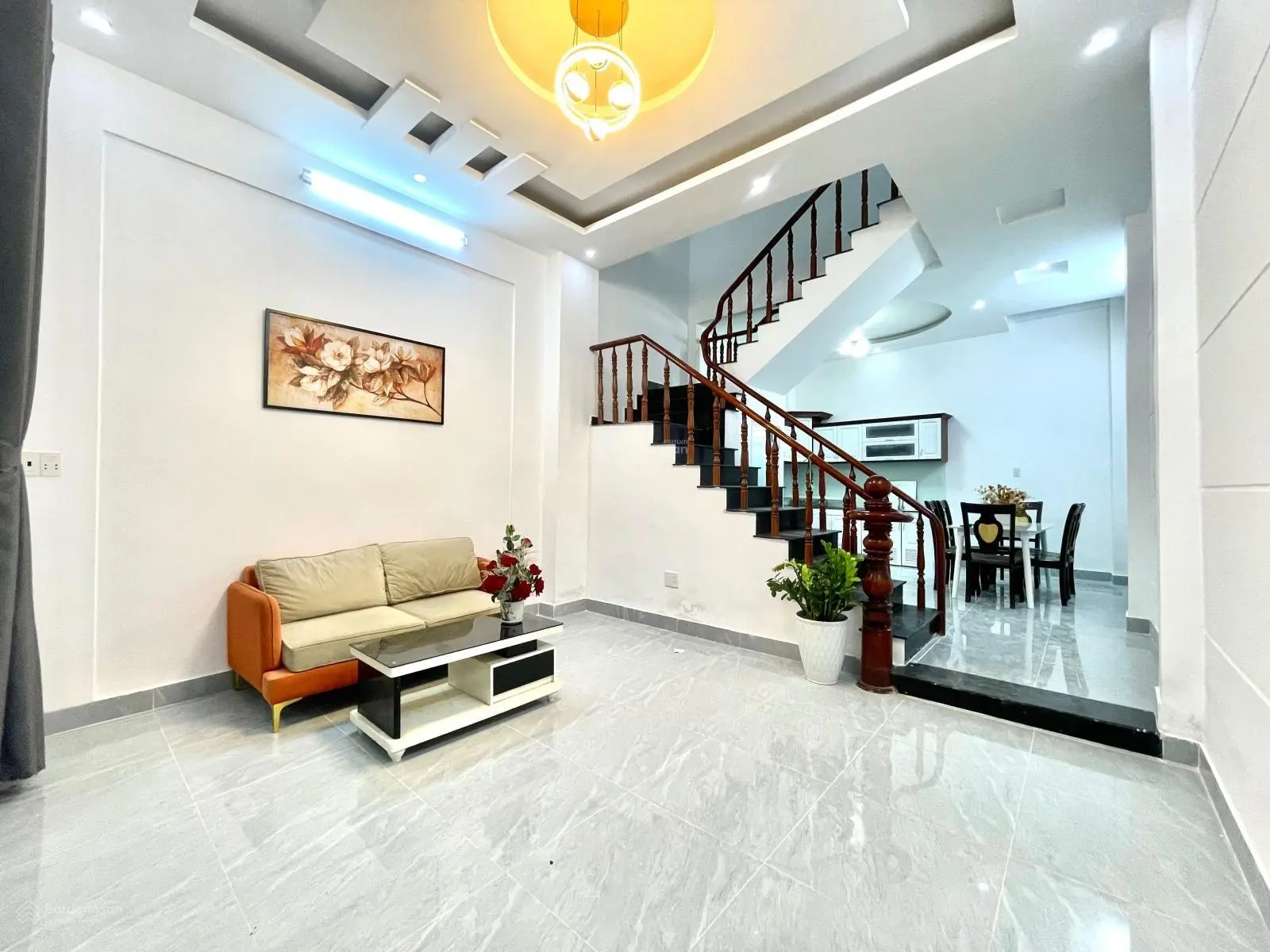 Cần bán gấp nhà 1trệt, 1lầu ~ 54m2 (SHR). (Hình thật 100%)