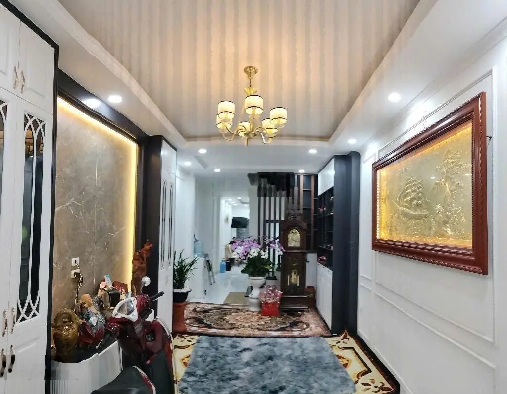 Chủ nhà gửi bán căn hộ 5 tầng ,nhà đẹp full nội thất xịn sò tiền tỷ.thằng máy em ru