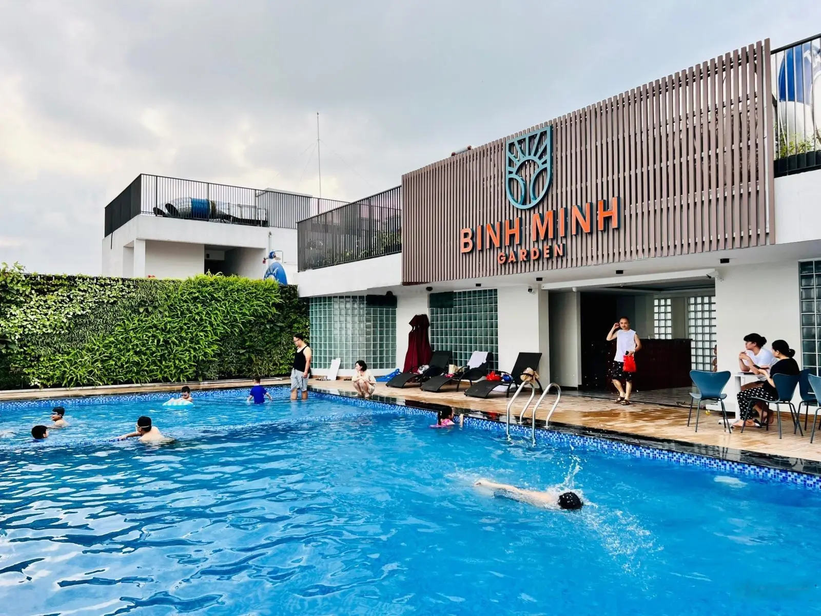 Căn hộ 3PN view sông Đuống giá 4,2x tỷ - DT 95m2 Bình Minh Garden - Bàn giao full NT về ở ngay