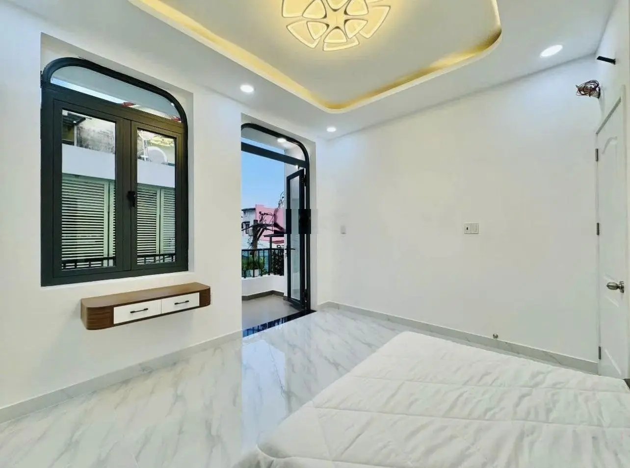 Nhà chính chủ cần bán gấp ngay sát mặt tiền Nguyễn Văn Nghi, giá chỉ 3,39 tỷ. LH 0899.710.254 Hiền