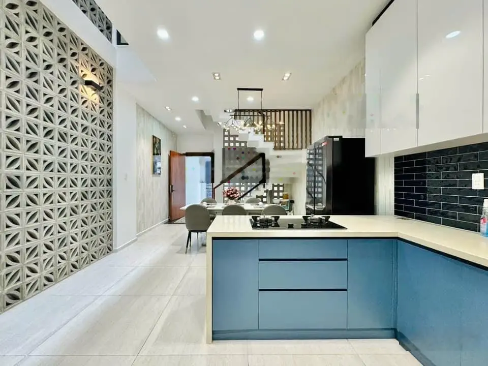 Kẹt tiền bán gấp nhà phía sau Vincom Cộng Hoà, Nguyễn Thái Bình, Tân Bình. Giá 3,45 tỷ. 0906 963 ***