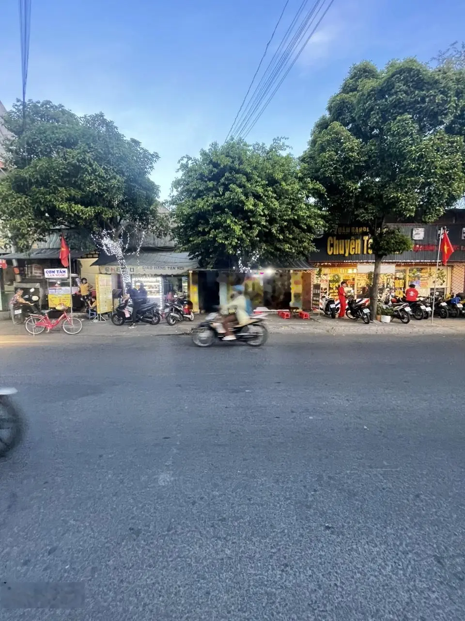 Mặt tiền kinh doanh Lê Trọng Tấn đối diện khu công nghiệp Bình Đường
