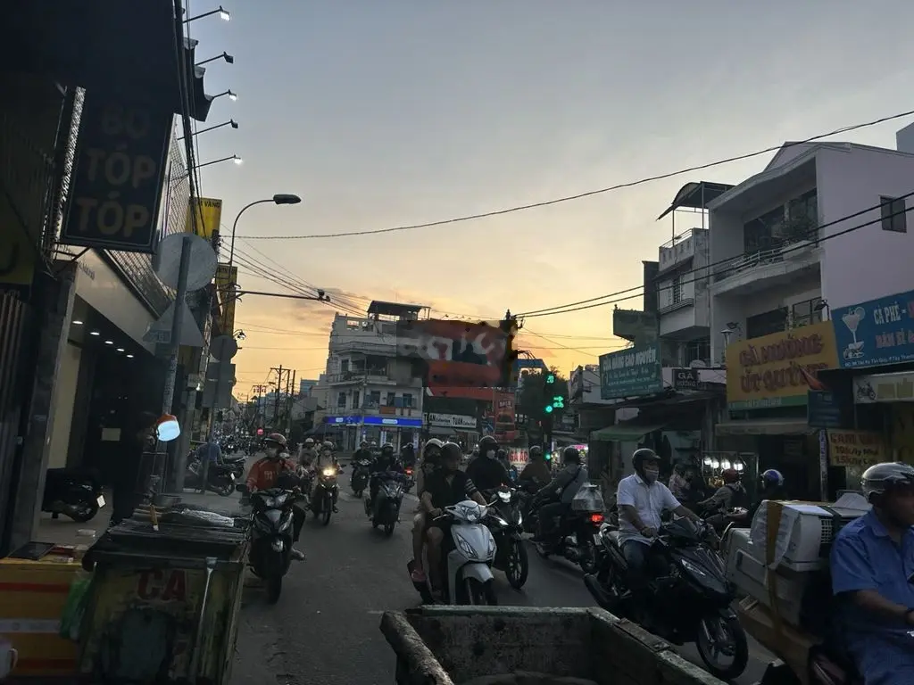 MT Thạch lam , 4x16 đúc 3 lầu sân thượng