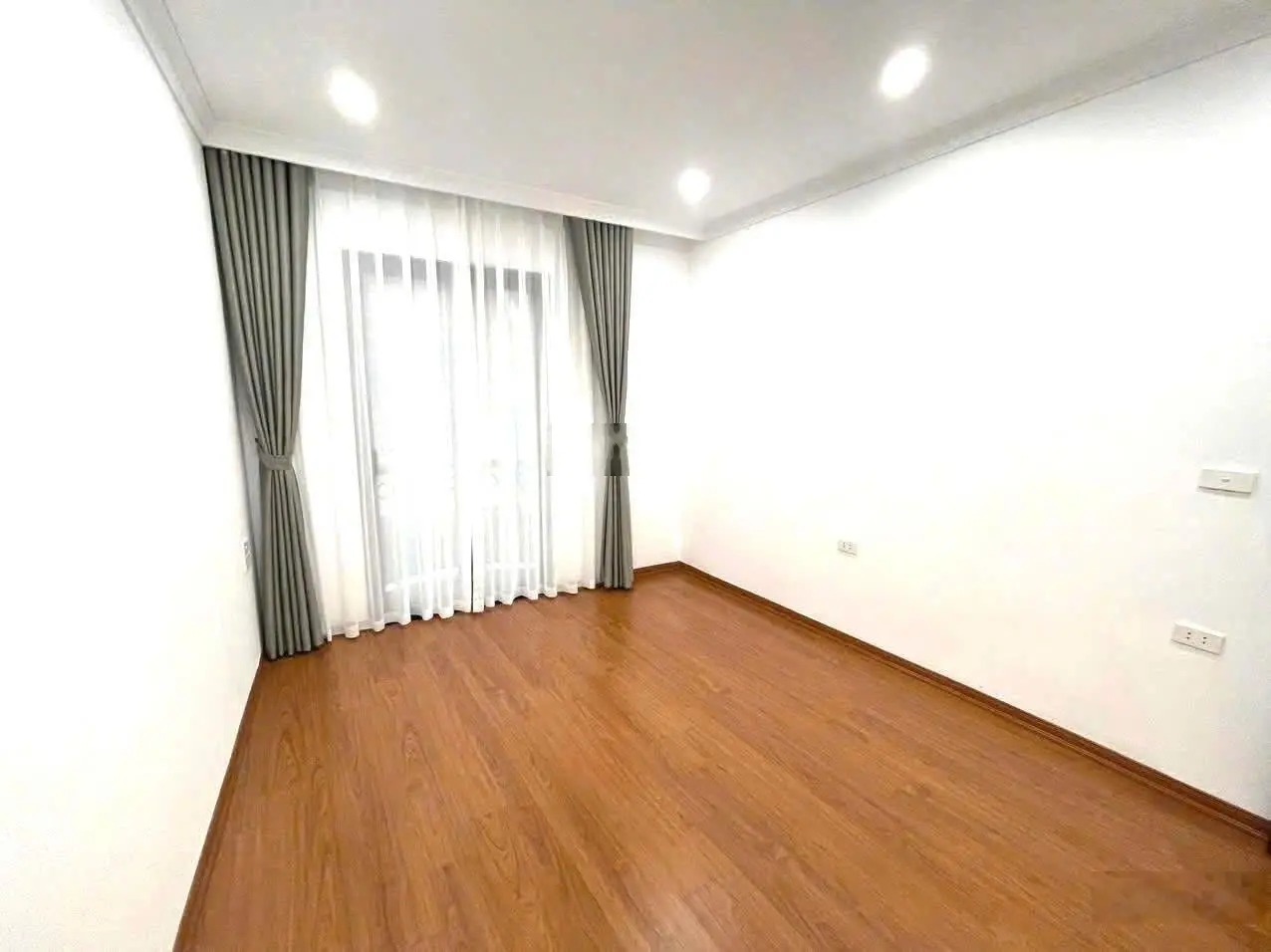 Mặt ngõ thụy khuê tây hồ-nhà mới đẹp-ngõ rộng kinh doanh-ôtô cách phố 50m-40m2-4 tầng- mt:6m-9,8 tỷ