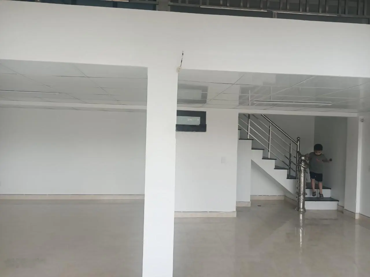 Mình cần bán 03 căn nhà thương mại đang cho thuê, ngay tại chợ đầu mối
