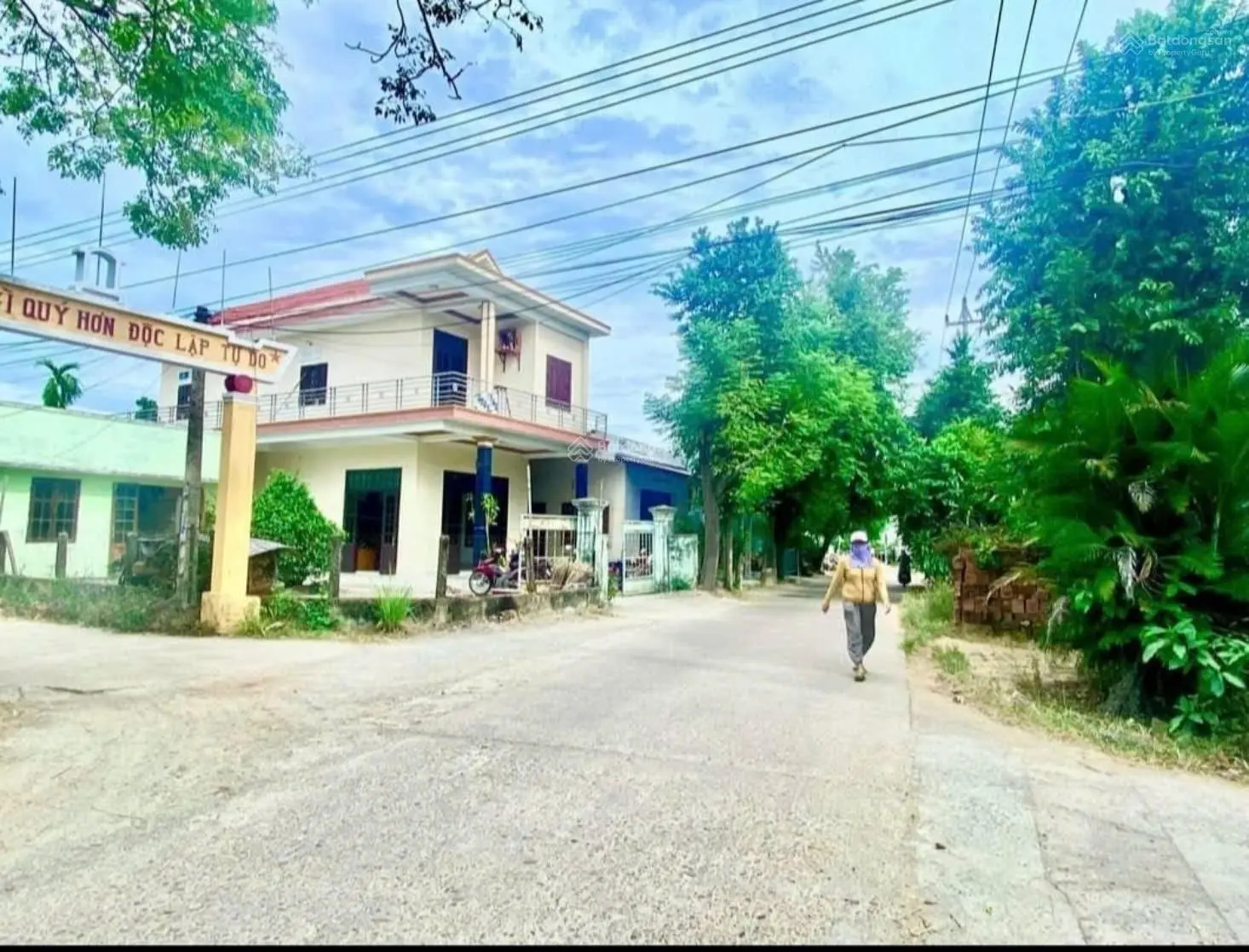 Đất có sổ, khu dân cư đông đúc nằm ven Đà Nẵng, gần trục đường chính DH3 Điện Hòa. Giá 620tr