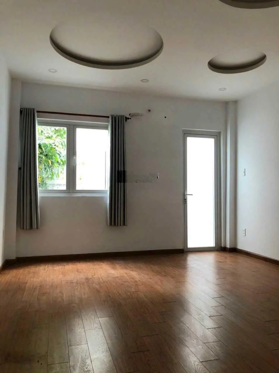 Ngộp - giảm ngay 1 tỷ - nhà 2 tầng - Gần Hoàng Diệu 2 - Dt 73m2 - 4,2 Tỷ