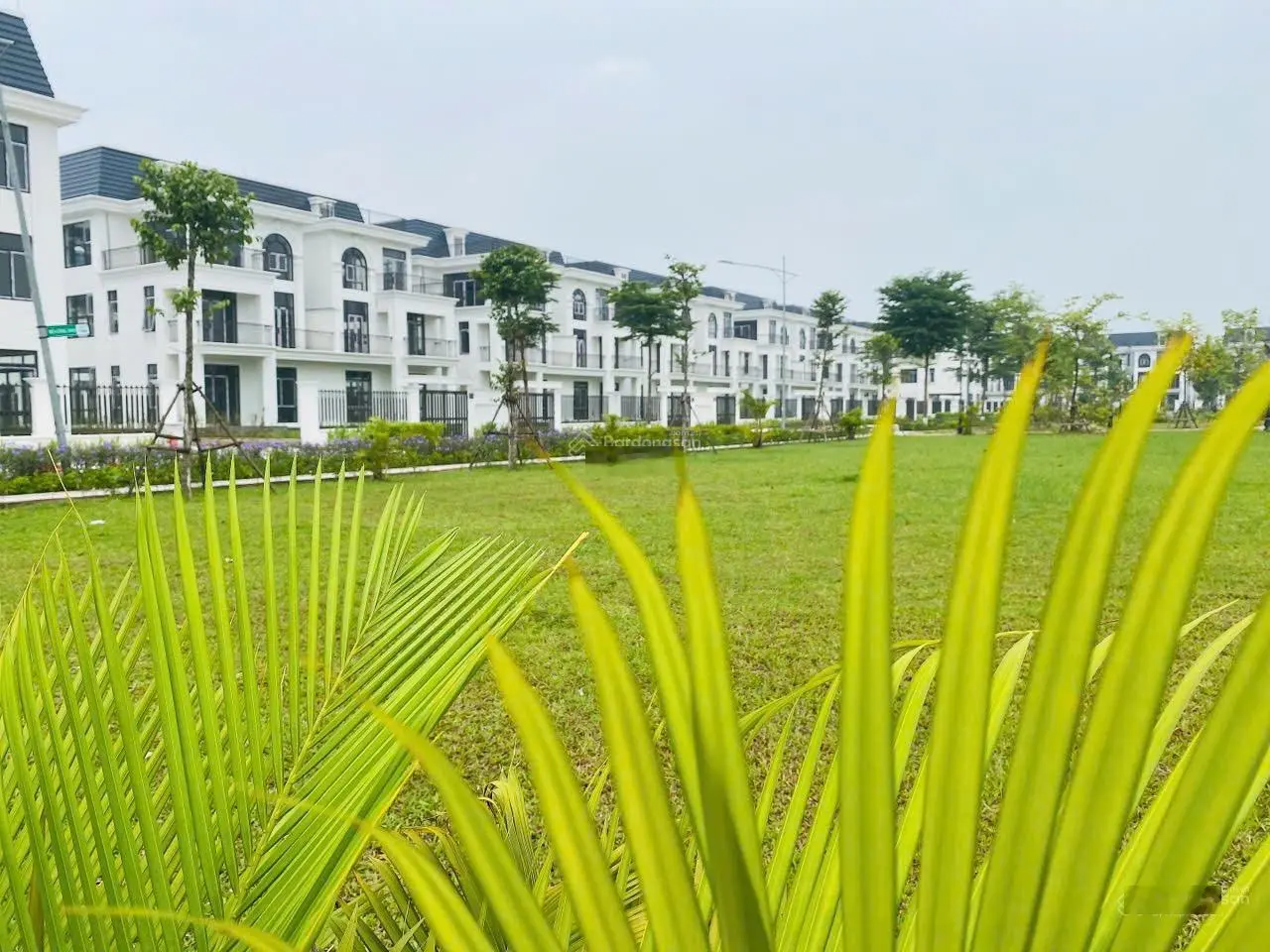 Chỉ với 50tr/m2 bắt đáy quỹ căn biệt thự, nhà vườn tại HUD Mê Linh Central. Hotline: 0943 757 ***