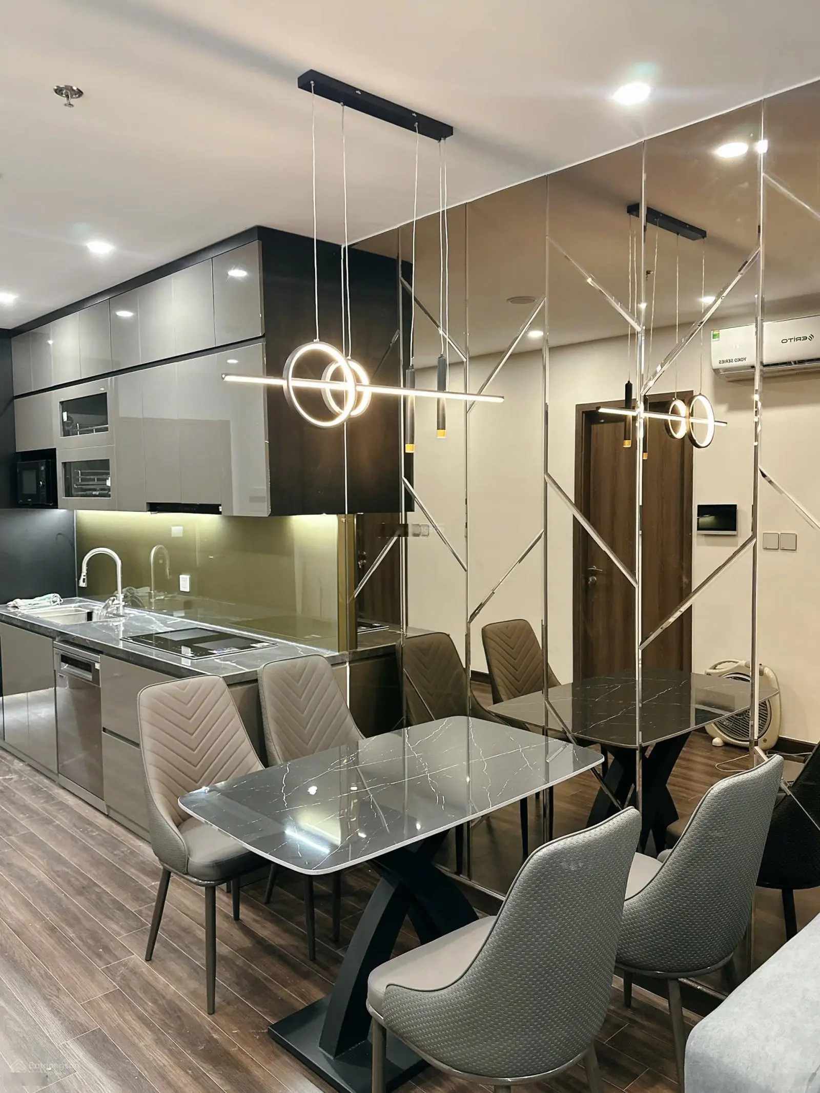Bán căn hộ chung cư giá tốt tại Hoàng Huy Commerce, 2,367 tỷ VND, 67,4m2