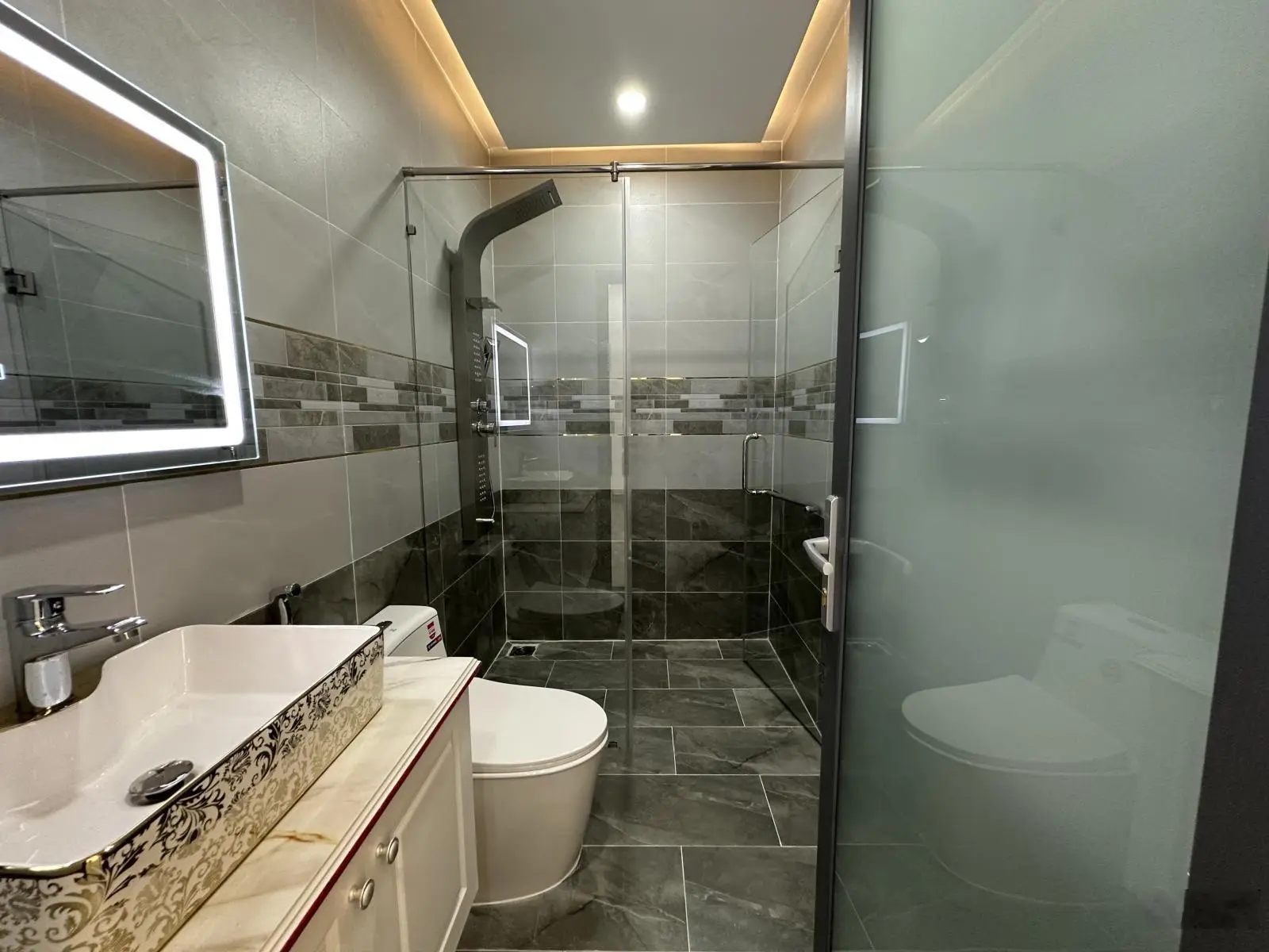 Siêu phẩm nhà phố tân cổ điển [9 tỷ 2]- chỉ cách quận 7 5 phút di chuyển!