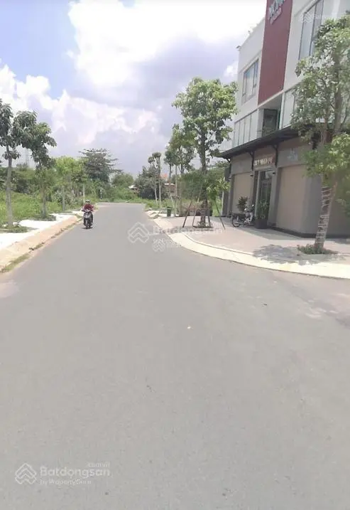 Kẹt nợ cần bán lô đất Mt Trương Đình Hội, Quận 8. Giá 2.2tỷ/80m2. Sổ hồng sẵn, dân cư đông.