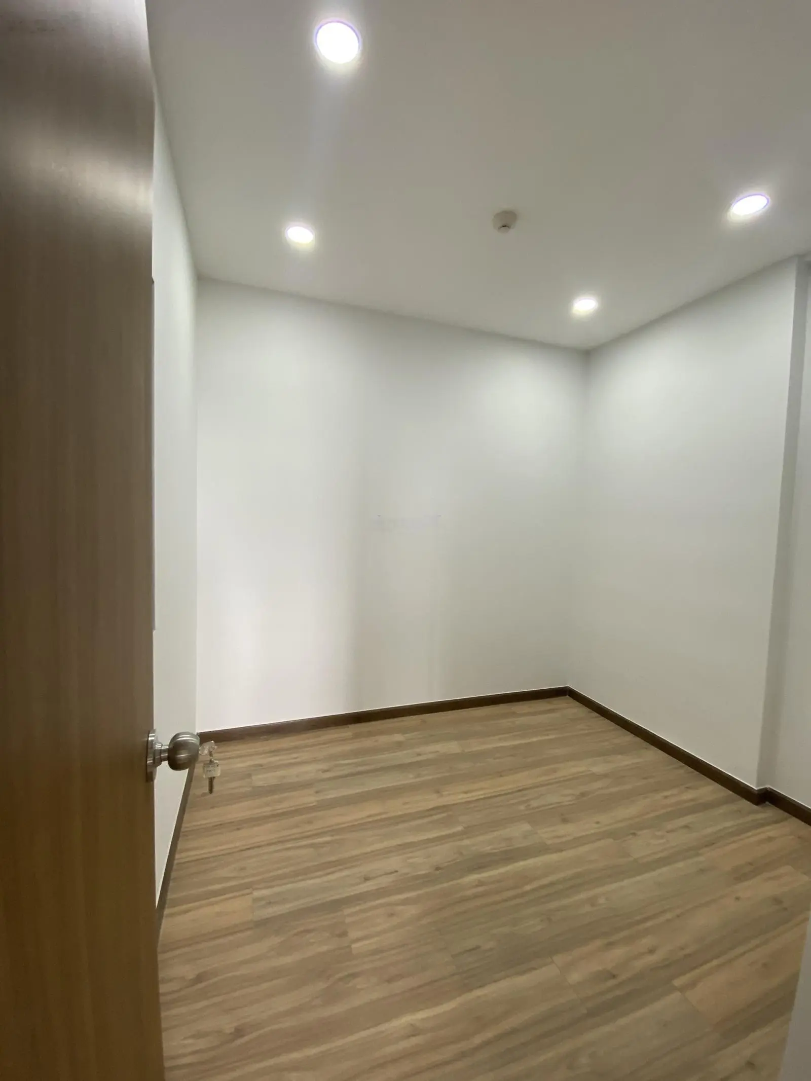 Bán nhanh căn 2PN2WC Bcons Plaza - View hồ đá - Giá chỉ 1ty800, trọn sổ, tầng đẹp
