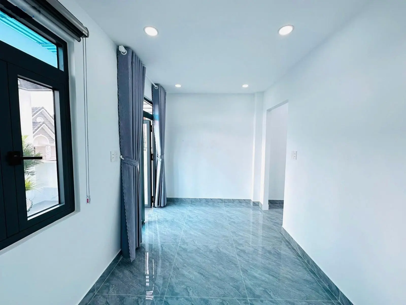 Bán nhà đẹp khu phân lô 4,5m x 14m. xây 1 lửng 3 lầu,đường nhựa 12m có vỉa hè thông lê thị riêng.