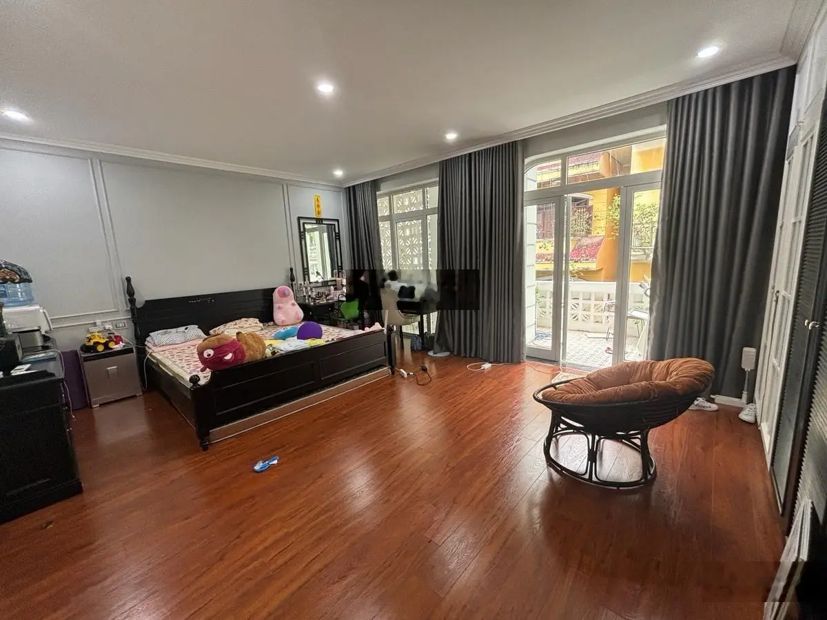 Bán nhà siêu vip Phùng Chí Kiên 164m2 x 3 tầng mặt tiền 11m ô tô tránh cực đỉnh khu dân trí cao