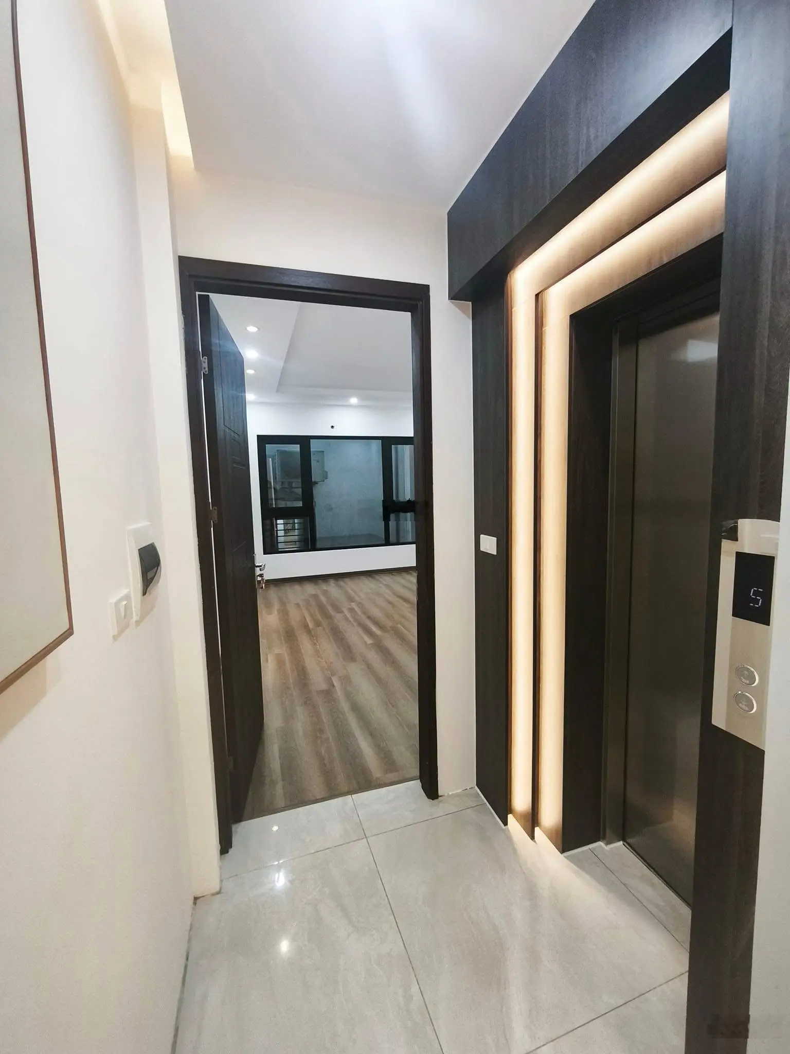 Chín chủ bán nhà 6 tầng thang máy xây mới tại Mễ Trì Miếu Đầm